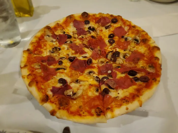 Pellicci's Picture 5