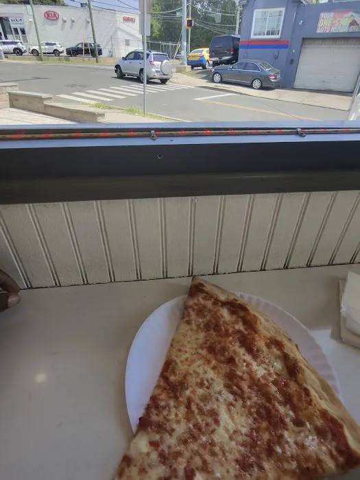 Outpost Pizza Stamford Picture 5