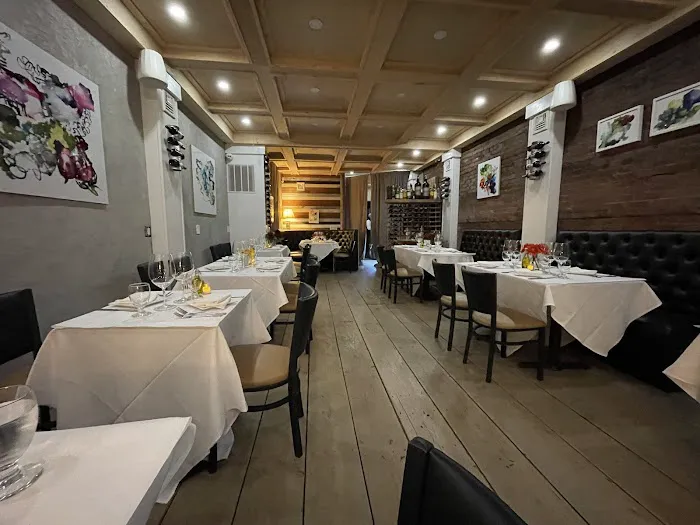 T's Wine Bar + Kitchen Picture 3