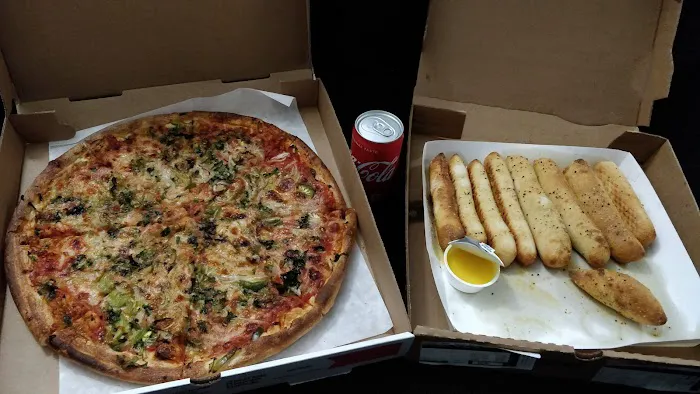 Lucy's Pizza Picture 3