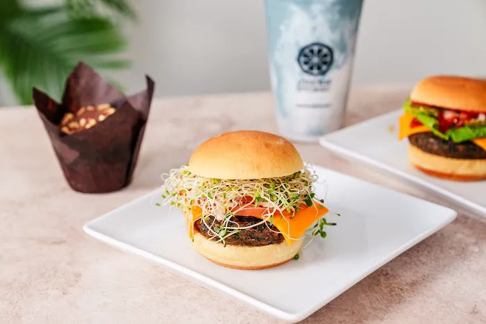 Green & Tonic Picture 1