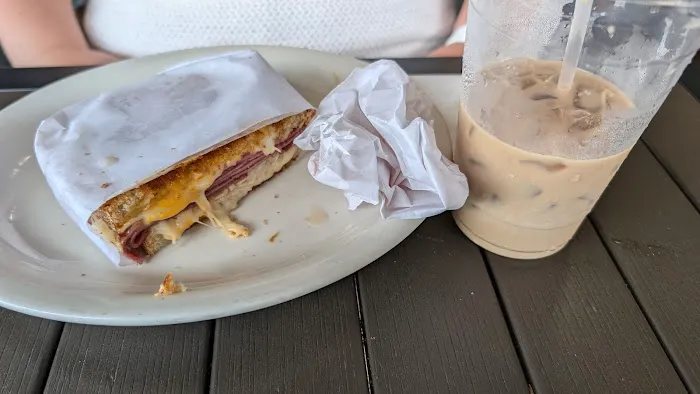 Silver Lake Cafe & Grill Picture 1