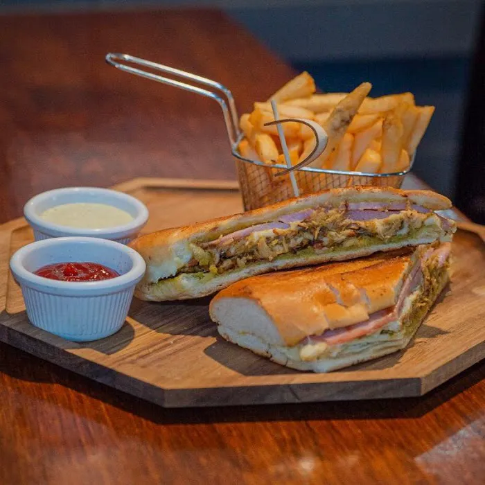 Catharsis Bar & Grill Picture 6