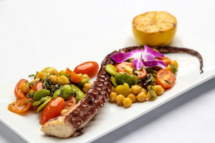 Mentor’s Mediterranean Steakhouse Picture 2