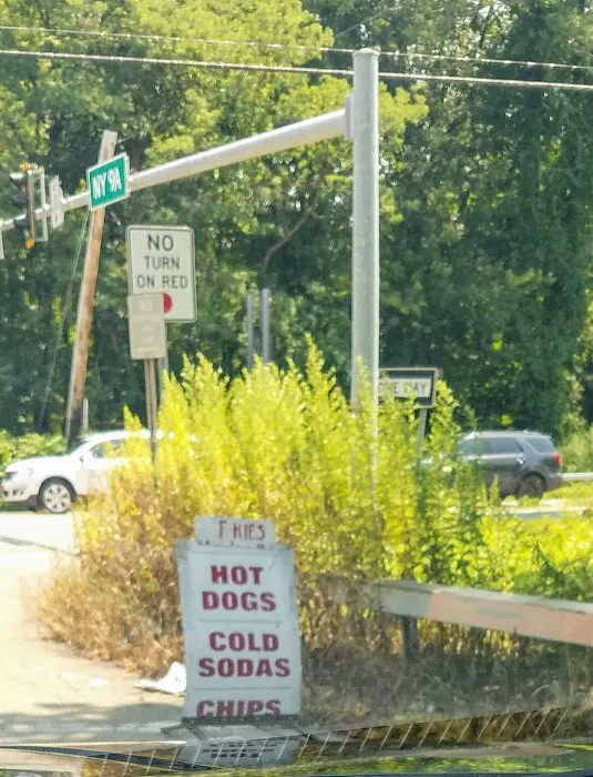 Lou's Wagon (Hot dog truck) Picture 1