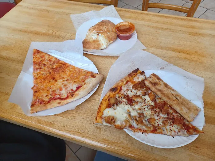 Lucy's Pizza Picture 7