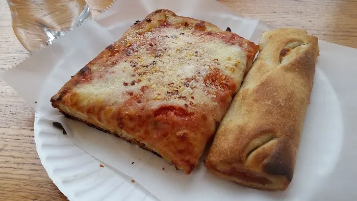 Lucy's Pizza Picture 4