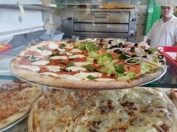 Lucy's Pizza Picture 2