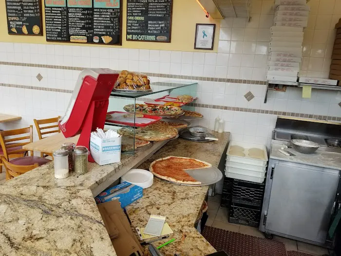 Lucy's Pizza Picture 5