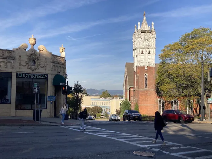 Lucy's Pizza Picture 3