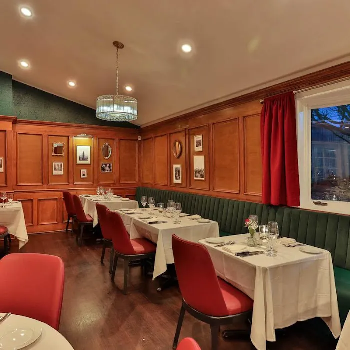 Flames Bar and Grill Picture 6