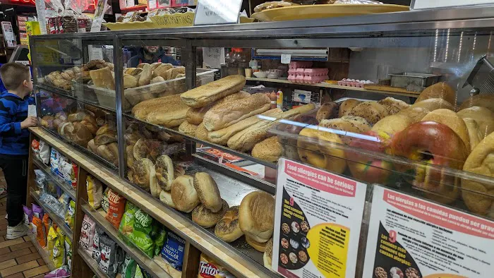 Rocky's Millwood Deli Picture 3