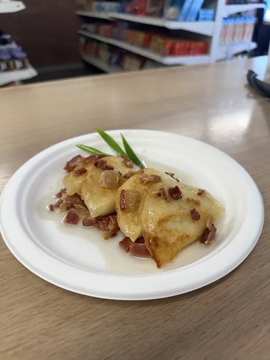 Vi's European Market & Deli Picture 4