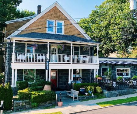 Polpo Restaurant & Saloon