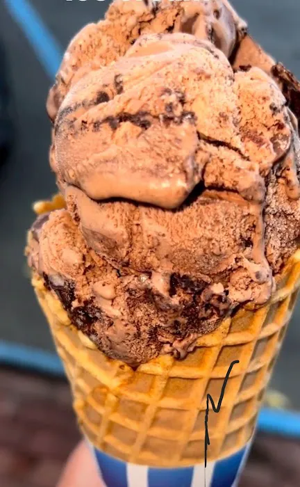 THE CHOCOBANANA ICECREAM SHOP OF NORWALK CT. Picture 1