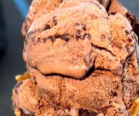 THE CHOCOBANANA ICECREAM SHOP OF NORWALK CT.