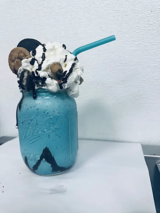 Scoops Hope st Ice Cream Shop Picture 4