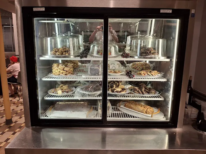 Ben's Kosher Delicatessen Restaurant and Caterer Picture 10