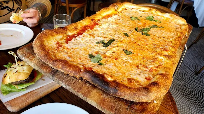 Bar Frites Picture 6