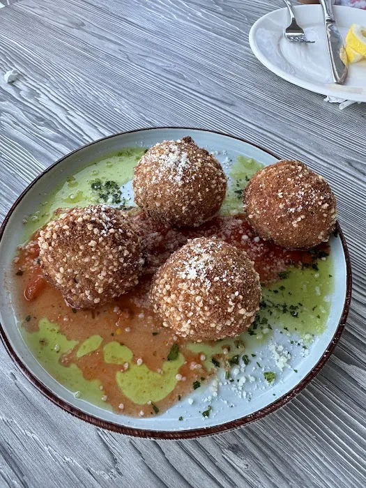 Zozo's On The Bay Picture 2