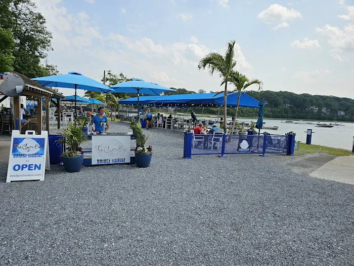 The Clam Bar at Bridge Marine Picture 9
