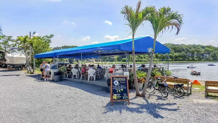 The Clam Bar at Bridge Marine Picture 1