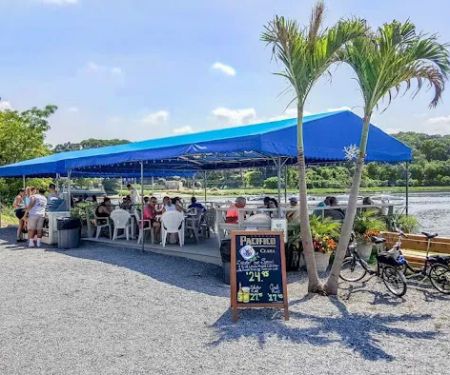 The Clam Bar at Bridge Marine