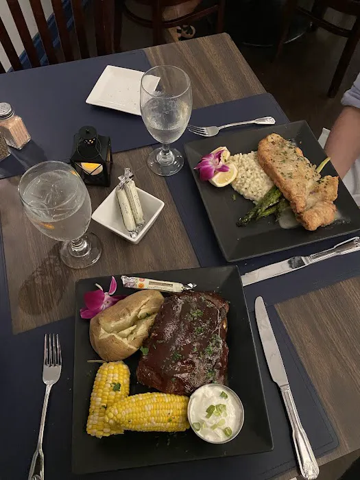 Hidden Harbor Restaurant and Bar Picture 9