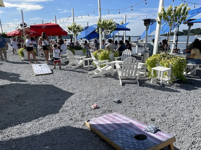 Cooper Bluff - Waterfront Bar Picture 5