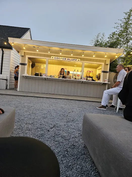 Cooper Bluff - Waterfront Bar Picture 9