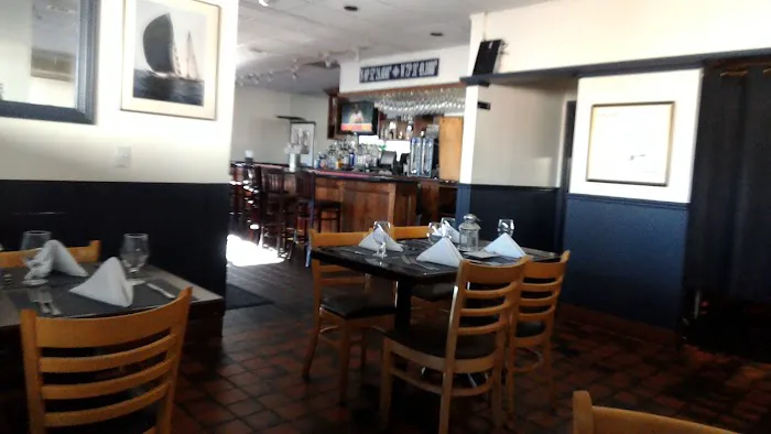 Spinnakers Restaurant & Bar Picture 8