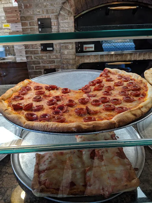 Lia's Pizzeria Picture 3