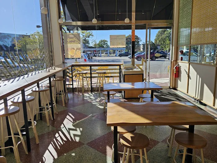 taïm mediterranean kitchen Picture 1