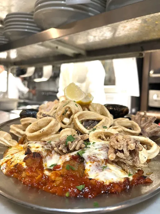 La Famiglia Picture 6