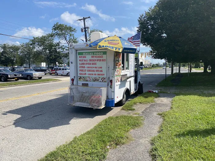 Roma’s Hot Dogs & Halal Food Truck Picture 5