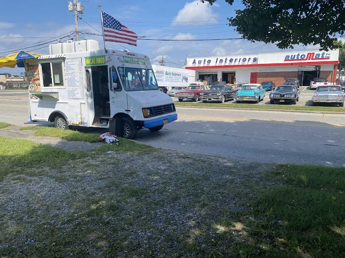 Roma’s Hot Dogs & Halal Food Truck Picture 7