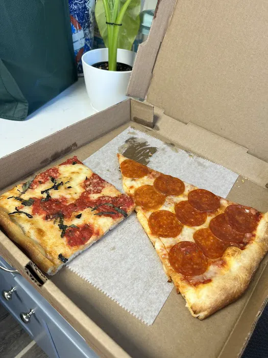 La Bella Pizzeria Picture 4