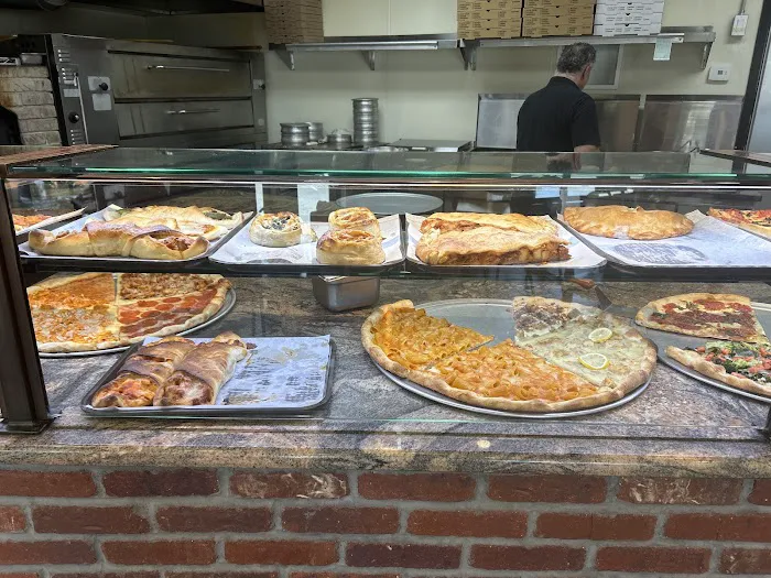 La Bella Pizzeria Picture 3