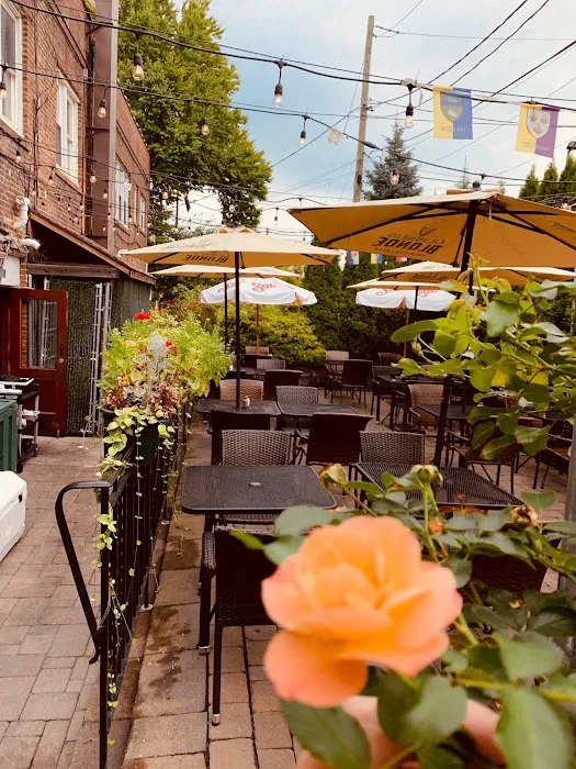 River Court on Main Picture 9