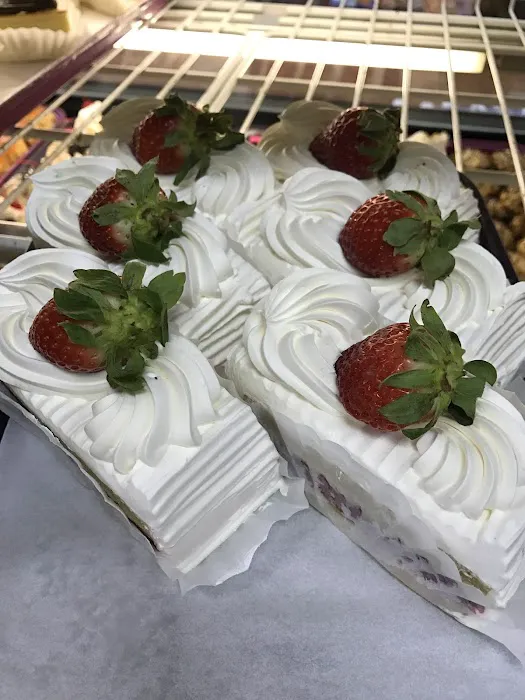 D & D Deli Catering & Bakery Picture 6