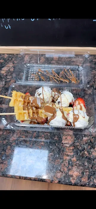 4 Halal guys Picture 2