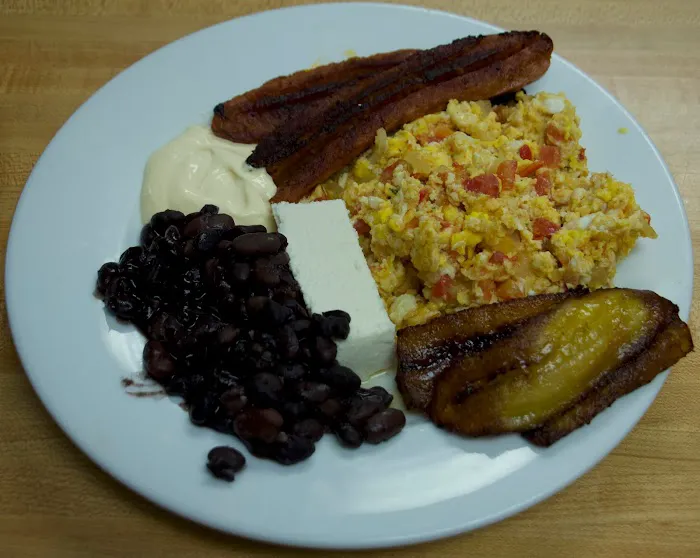 Americas Unidas Deli Picture 3