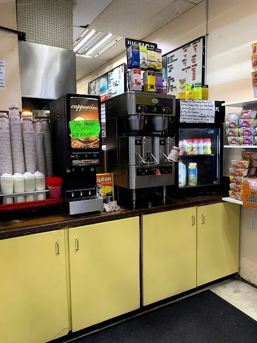 Maple Deli Picture 4