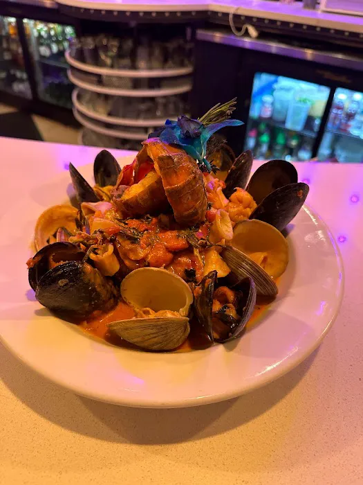 Luna restaurant & lounge Picture 3