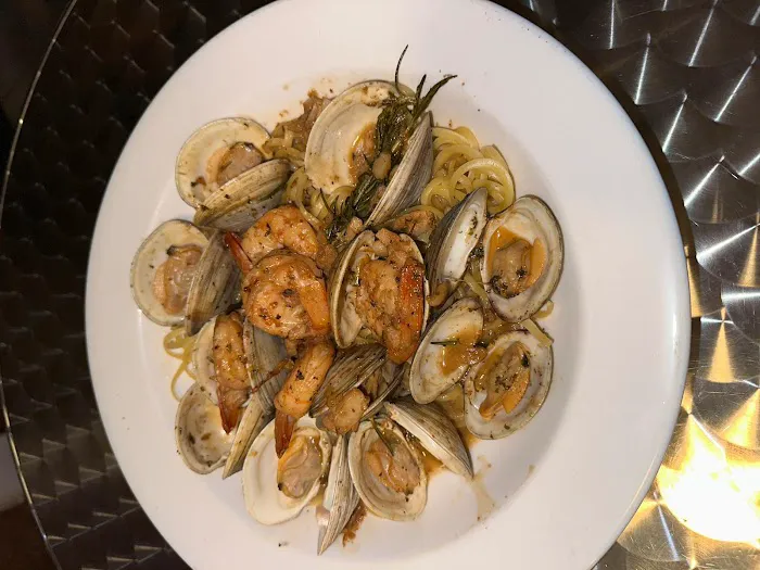 Luna restaurant & lounge Picture 5