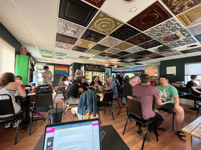 The Green Growler Picture 3