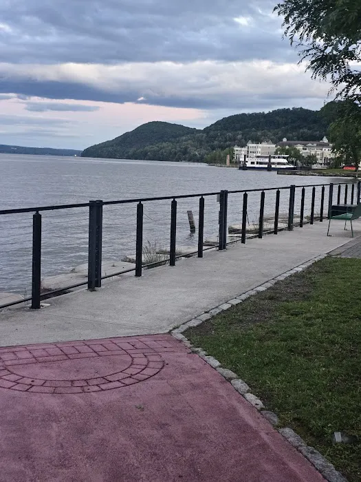 Don Coqui On The Hudson Picture 2