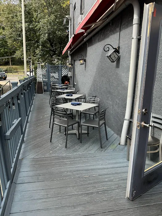 105 Twenty Bar & Grill Picture 9