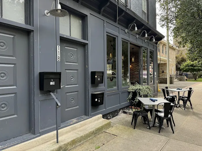 105 Twenty Bar & Grill Picture 4