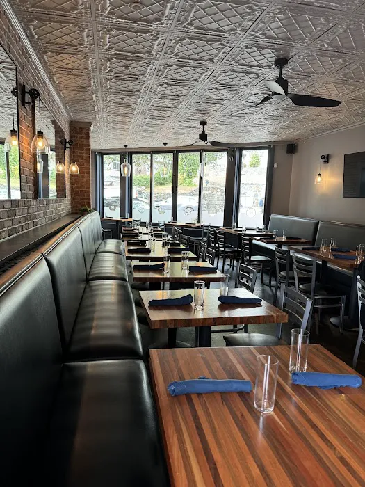 105 Twenty Bar & Grill Picture 5